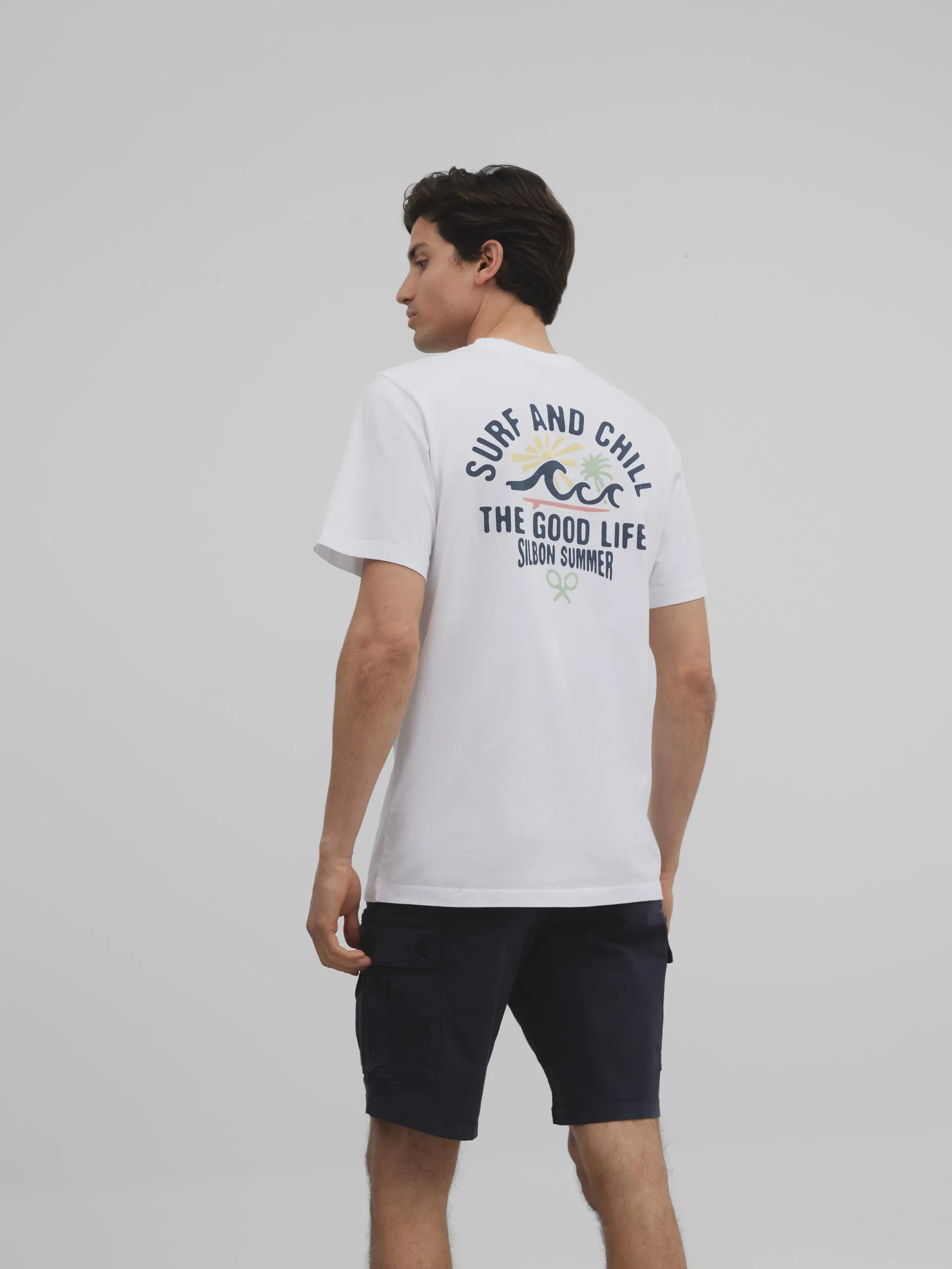 Camiseta surf and chill blanca