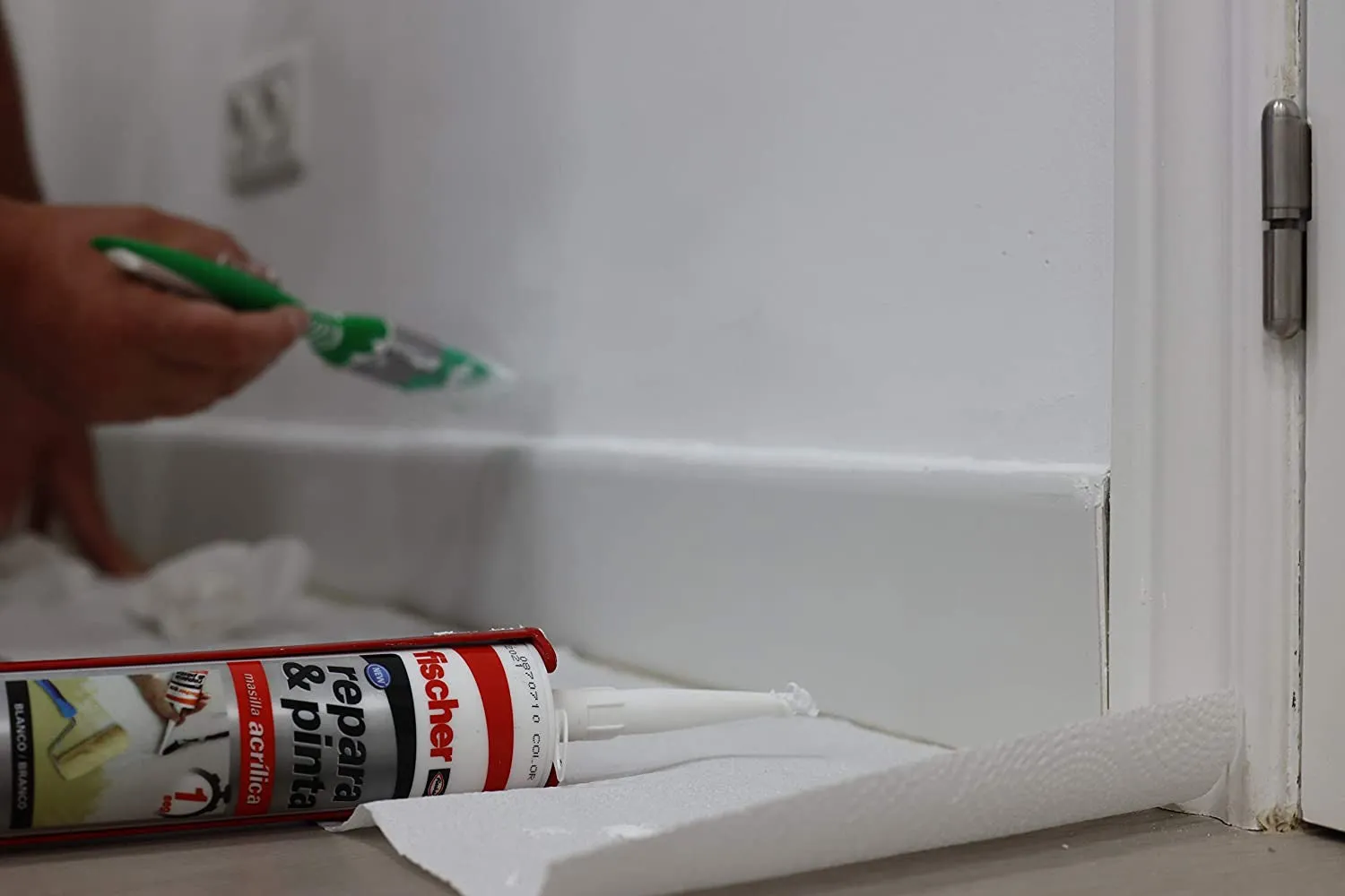 Cartucho Masilla repara y pinta acrílica blanca 300ml Fischer