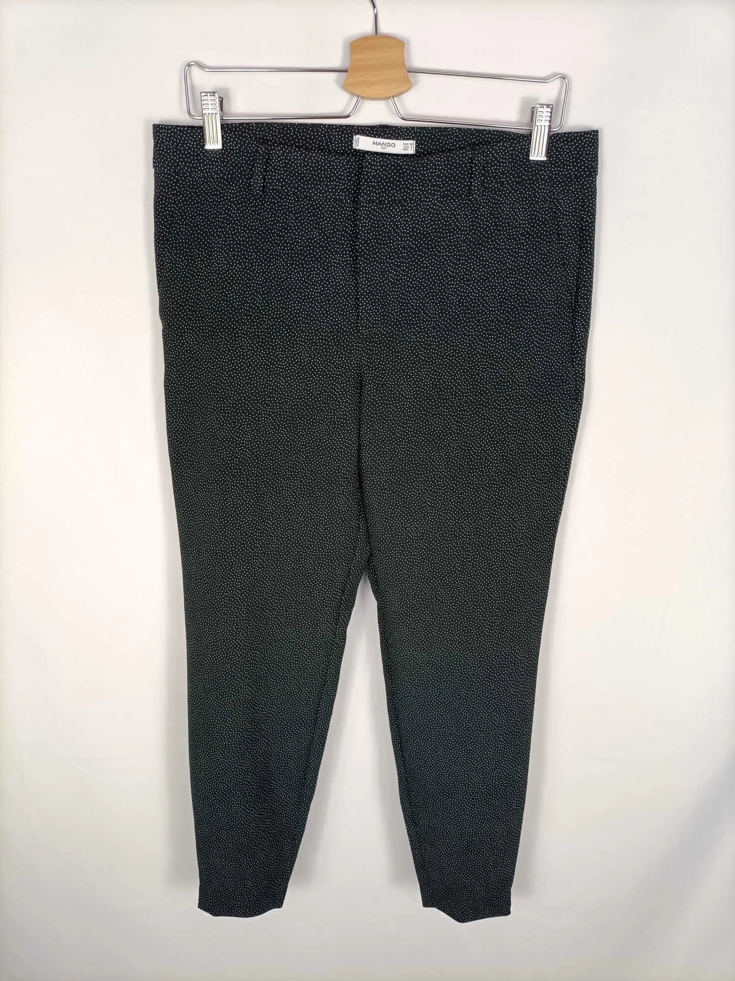 MANGO.Pantalón negro lunares T.40