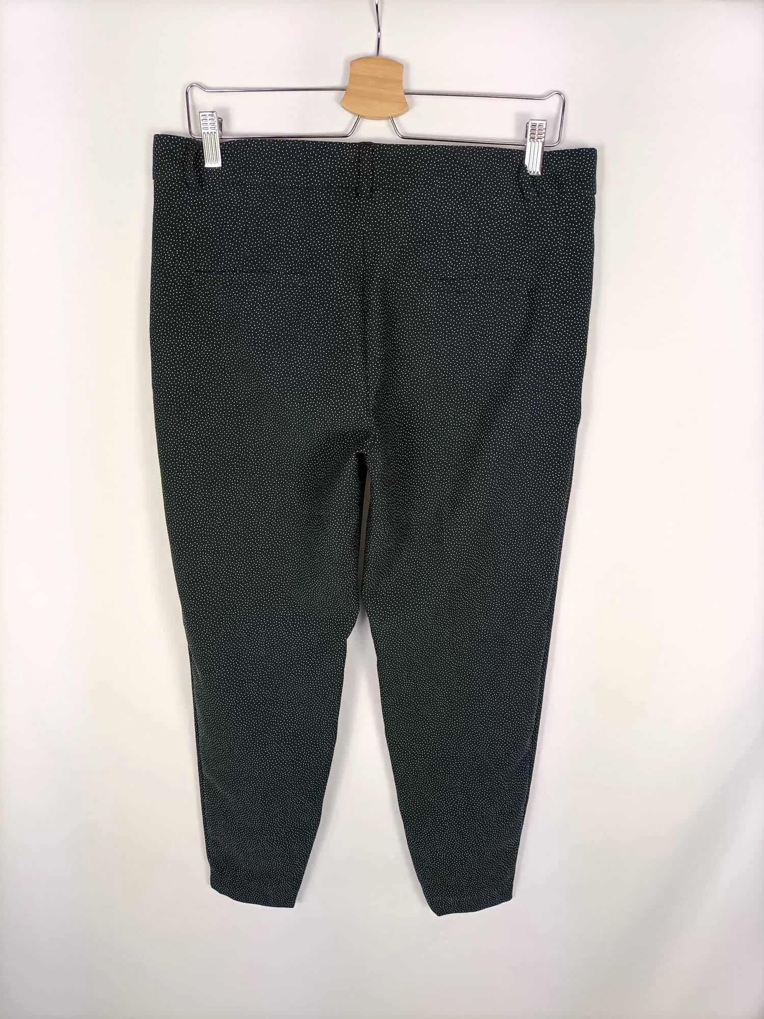 MANGO.Pantalón negro lunares T.40