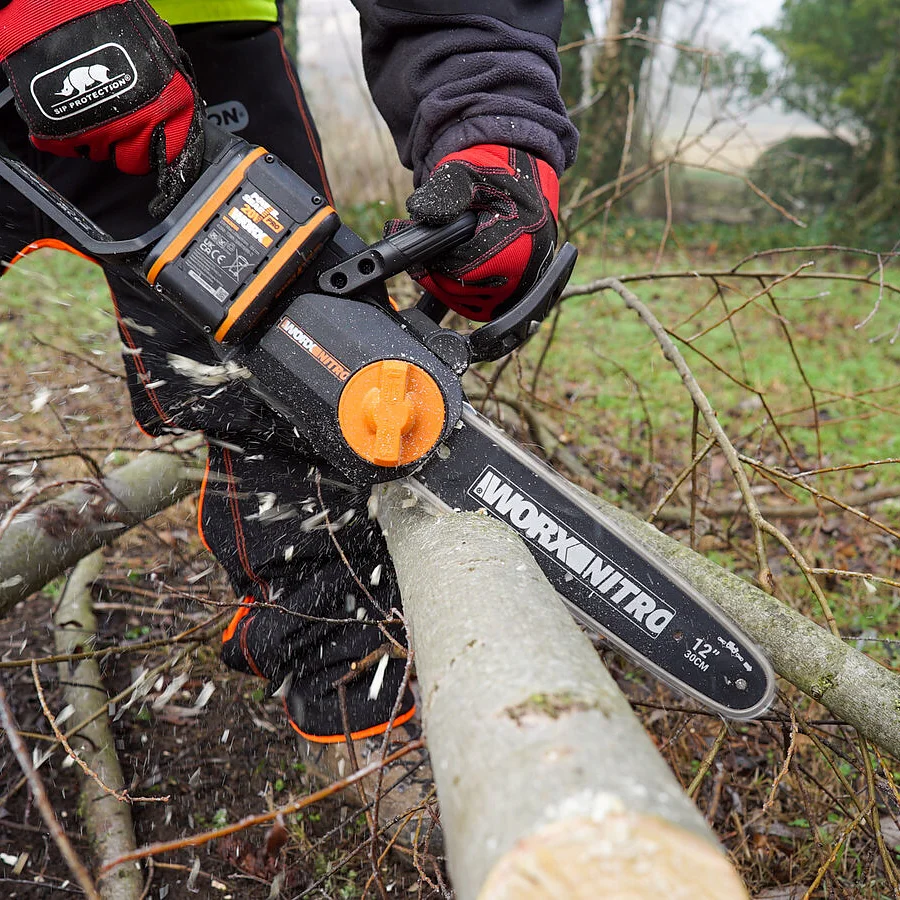 motosierra sin escobillas 20V de 30cm con batería de 4.0Ah y cargador