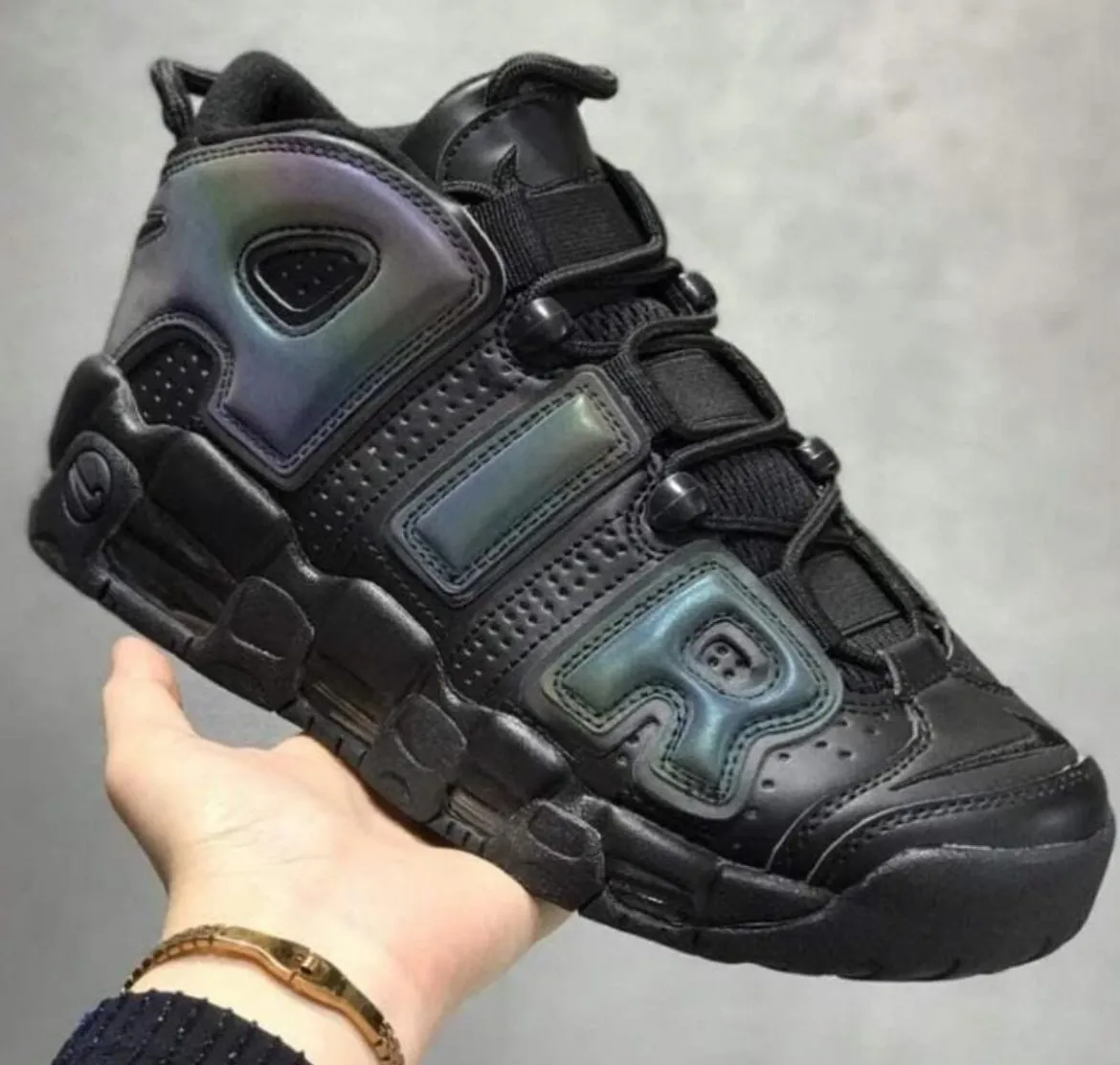 NIKE AIR UPTEMPO