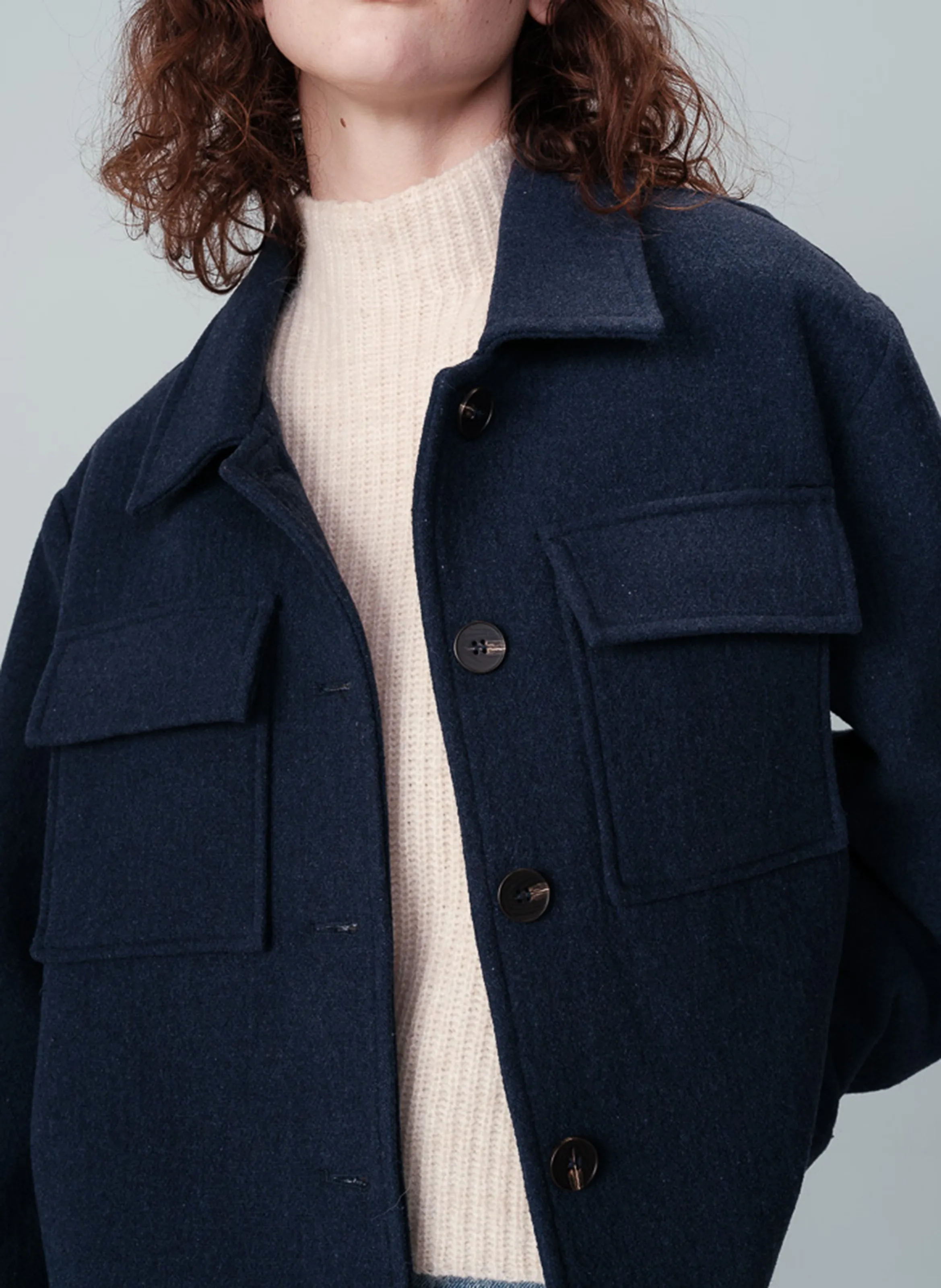 NOVEMBRE  CHAQUETA CLáSICA DE CUELLO RECTO EN MEZCLA DE LANA EN AZUL