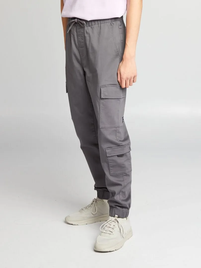 PANTALóN CON BOLSILLOS EN LOS LATERALES  GRIS