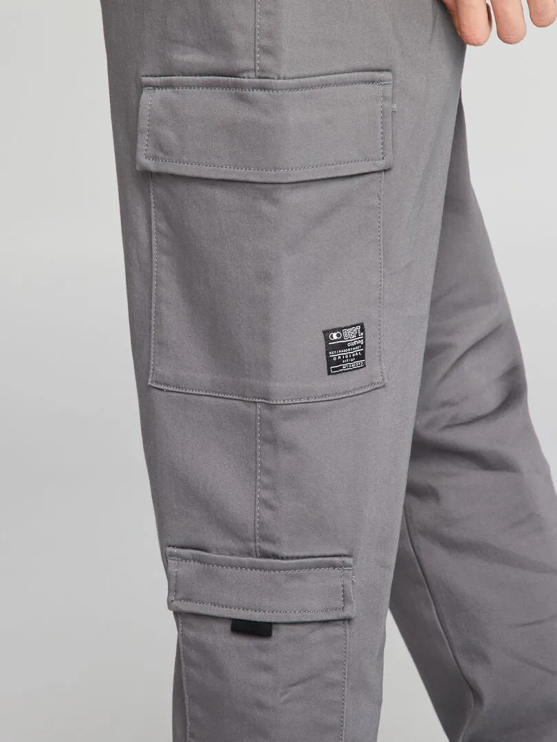 PANTALóN CON BOLSILLOS EN LOS LATERALES  GRIS