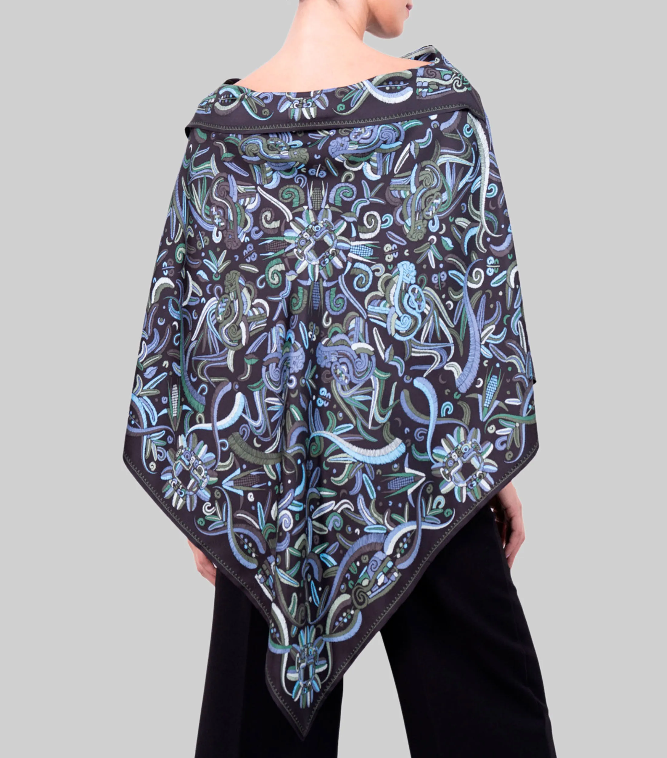 Pineda Covalin Poncho Quetzalcóatl Mujer