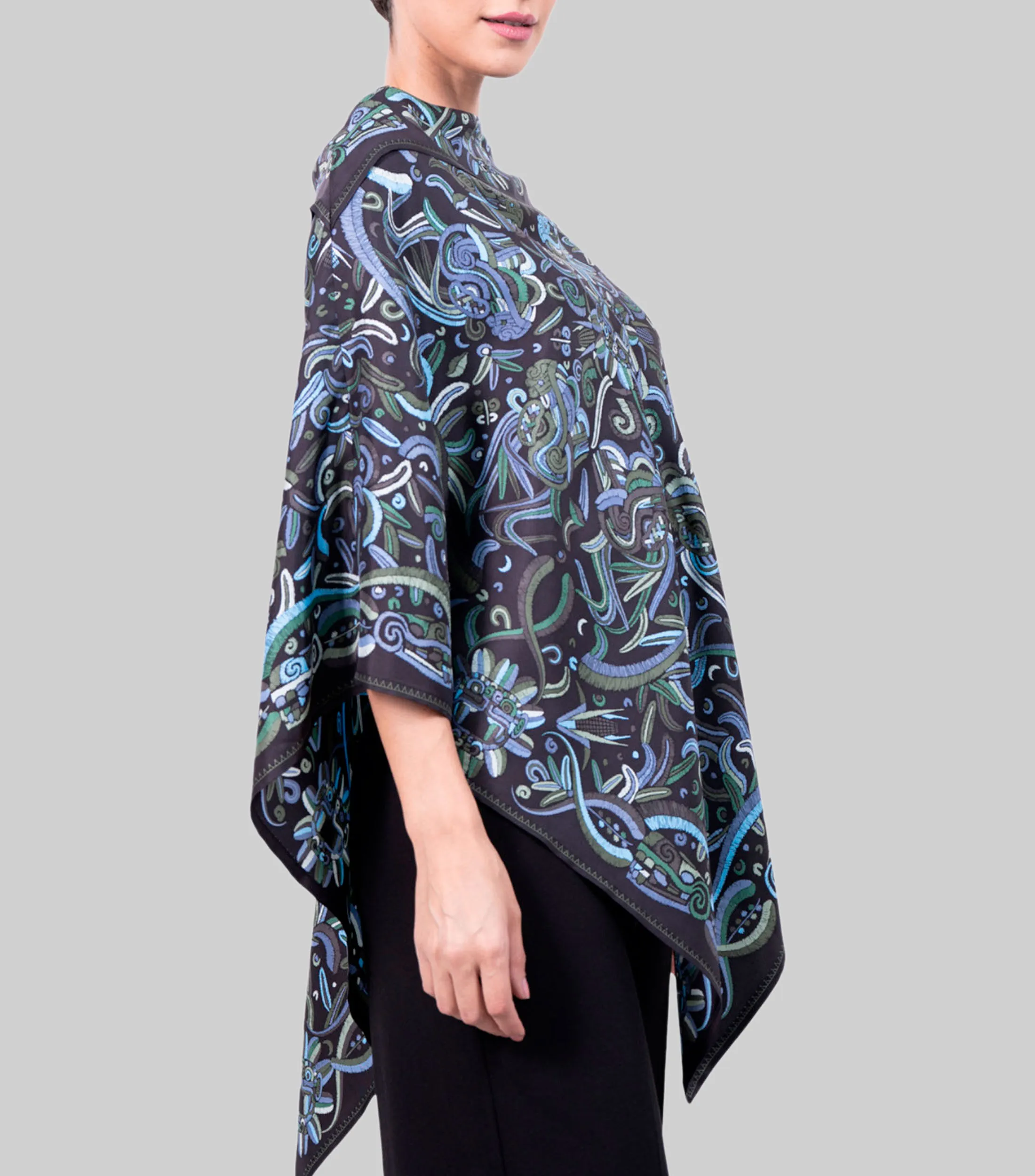 Pineda Covalin Poncho Quetzalcóatl Mujer