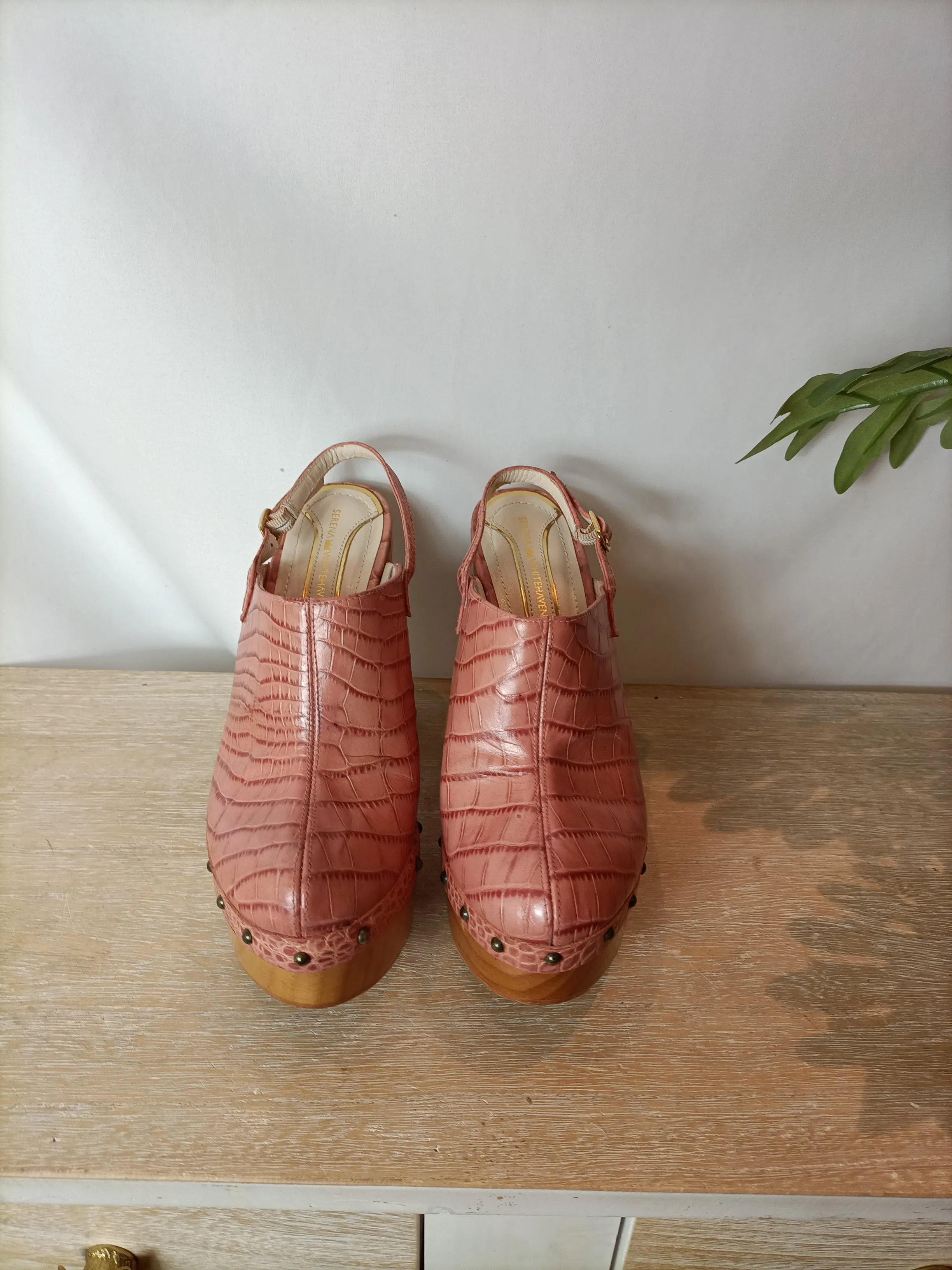 SERENA WHITEHAVEN. Tacones plataforma estilo zuecos. T 37