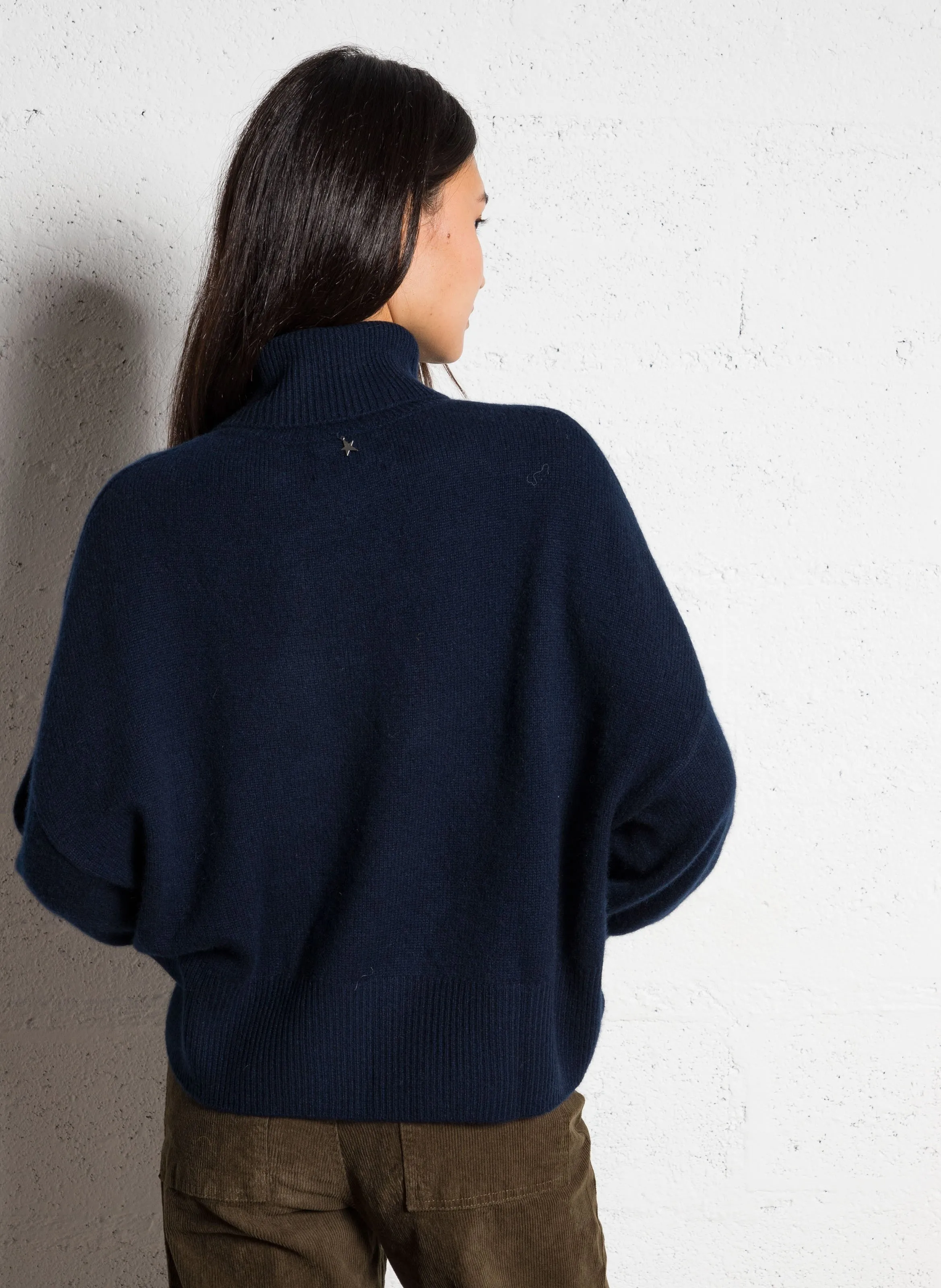 SUD EXPRESS MONPRANO  JERSEY DE CACHEMIR CON CUELLO VUELTO EN AZUL