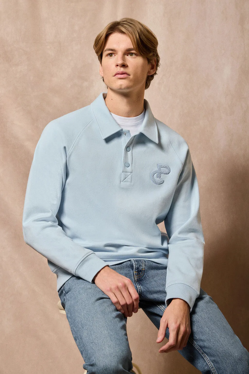 Sudadera polera Gorka azul claro con monograma Polo Club