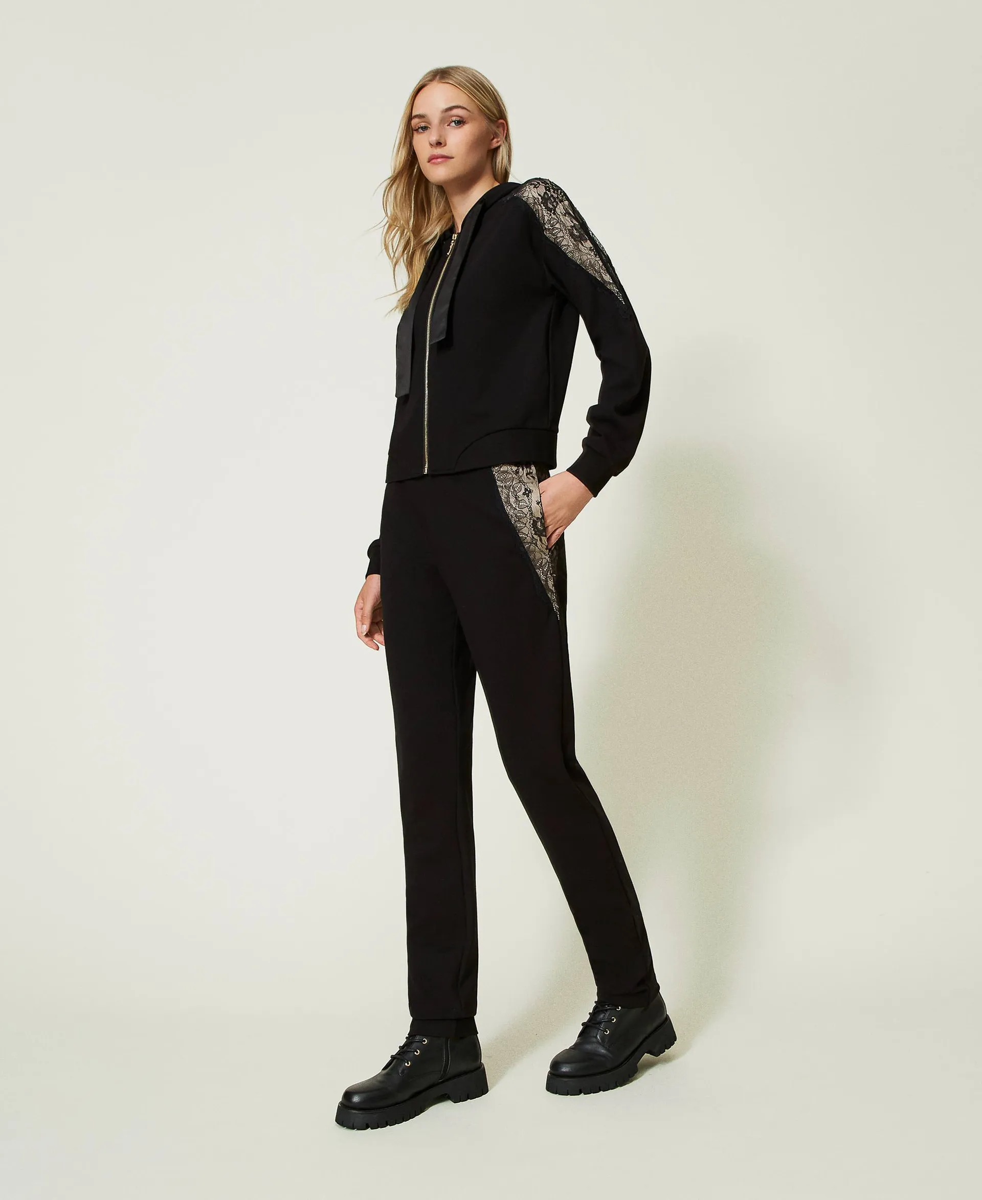 SWEATSHIRT ET PANTALON AVEC DENTELLE