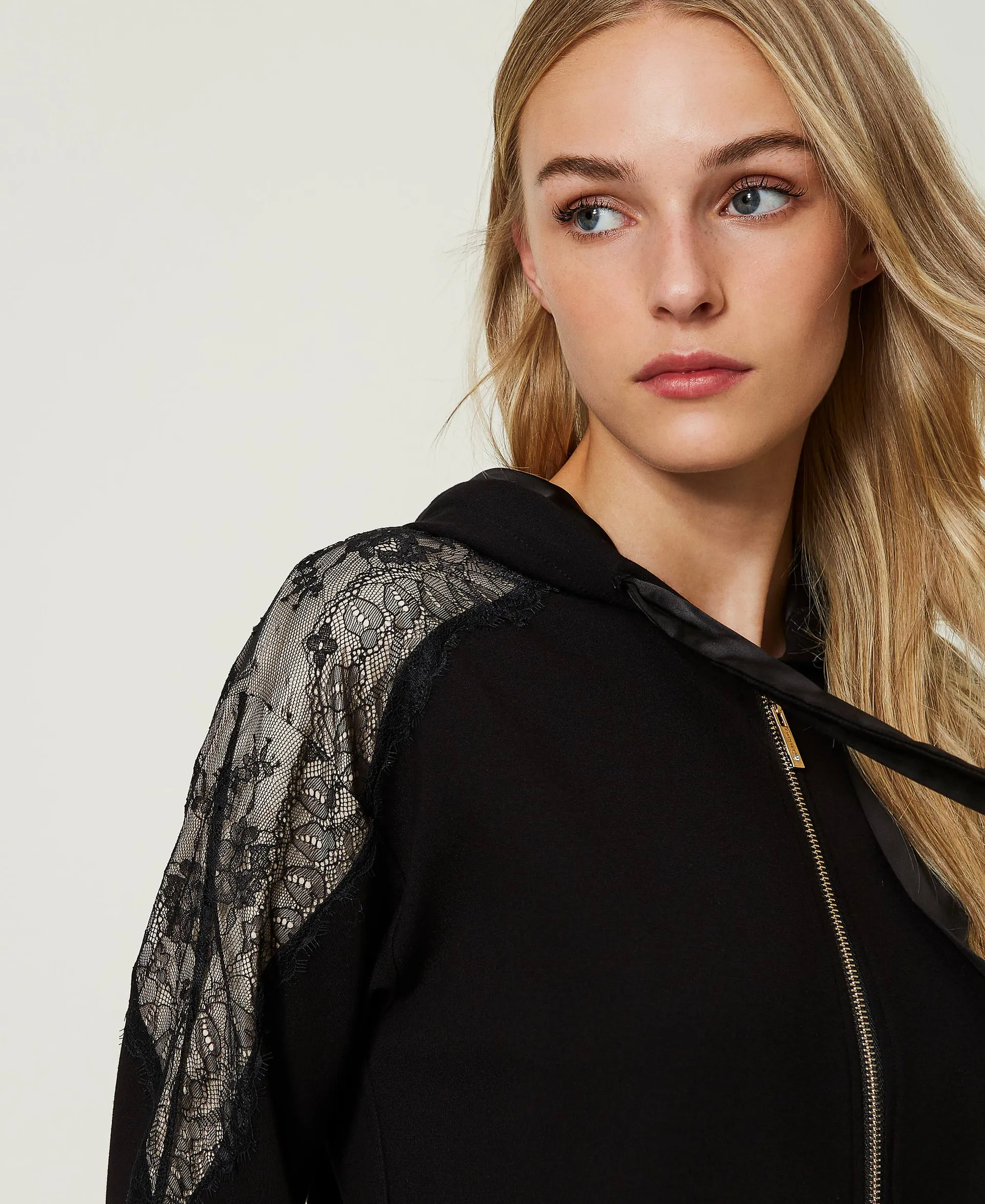 SWEATSHIRT ET PANTALON AVEC DENTELLE