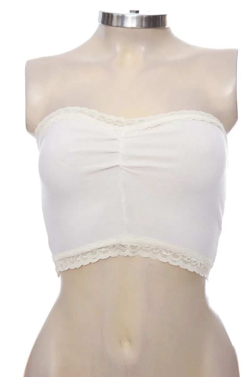 TOP / CAMISETA COLOR BLANCO  CLOSEANDO