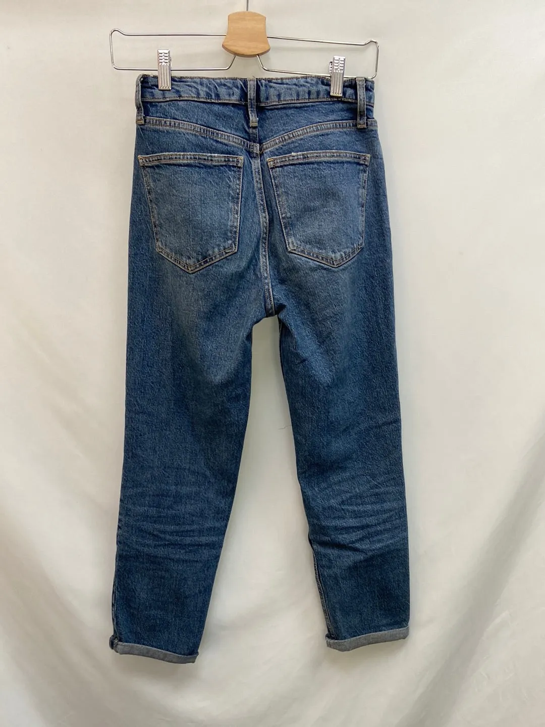 ZARA.Vaqueros clásicos rectos T.34